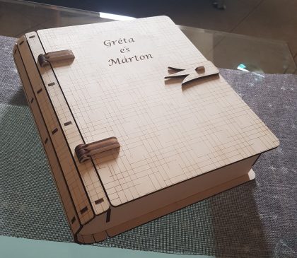 Fa emlékkönyv kinyitható fotó gyűjtő