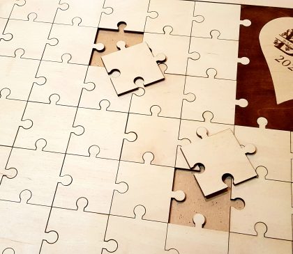 Fa puzzle alternatív üzenőfal esküvői vendégkönyv