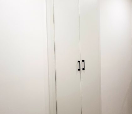 Falbeugrás kétszárnyú ajtó