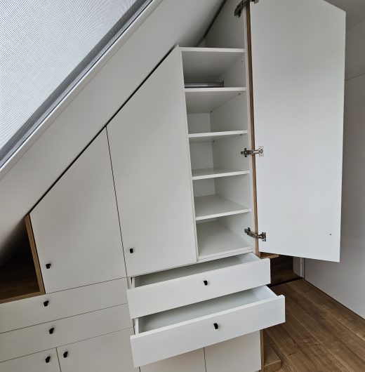 Tetőtéri beépített bútor 2