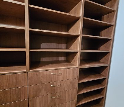 Beépített félig nyitott gardrób 01